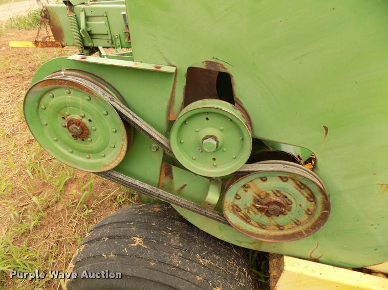 image for item DA6090 1985 John Deere 347 small square baler