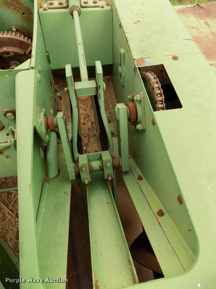 image for item DA6090 1985 John Deere 347 small square baler