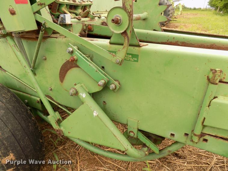 image for item DA6090 1985 John Deere 347 small square baler