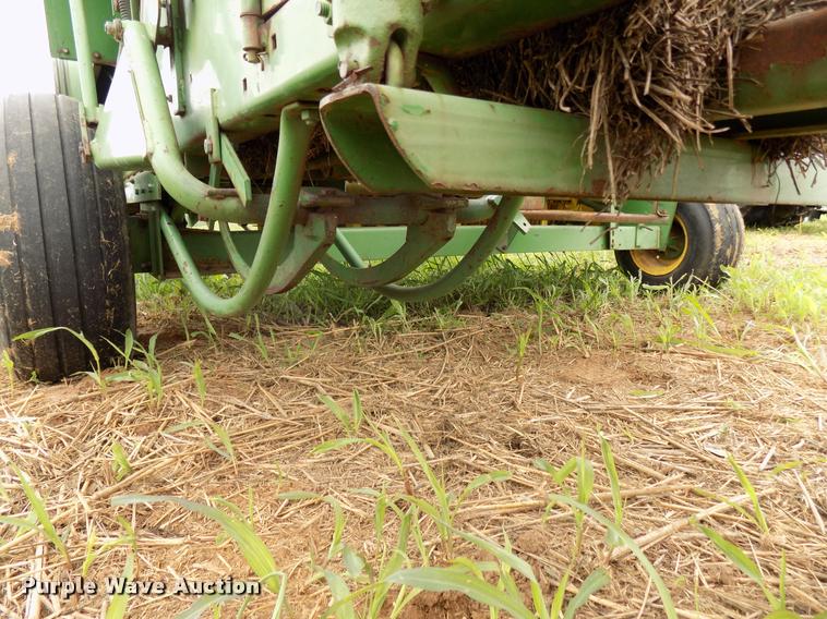 image for item DA6090 1985 John Deere 347 small square baler