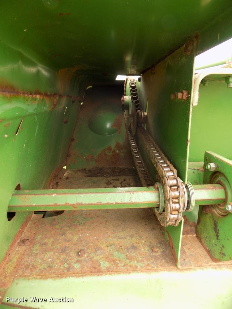 image for item DA6090 1985 John Deere 347 small square baler