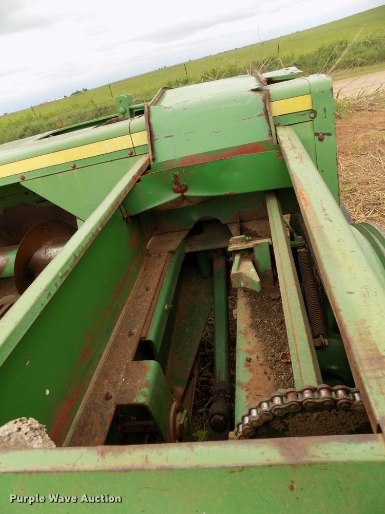 image for item DA6090 1985 John Deere 347 small square baler