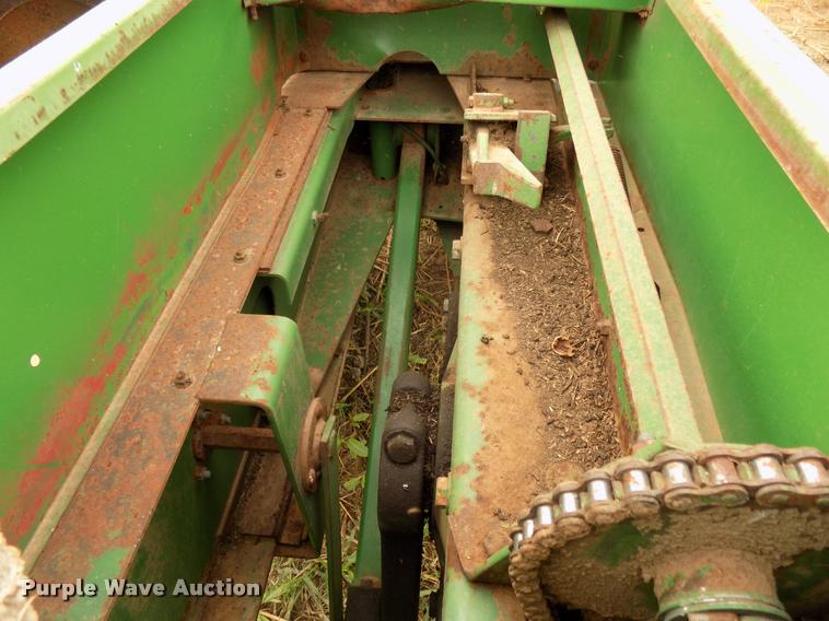 image for item DA6090 1985 John Deere 347 small square baler