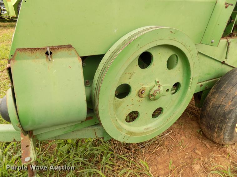 image for item DA6090 1985 John Deere 347 small square baler