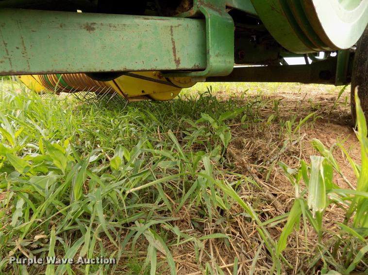 image for item DA6090 1985 John Deere 347 small square baler