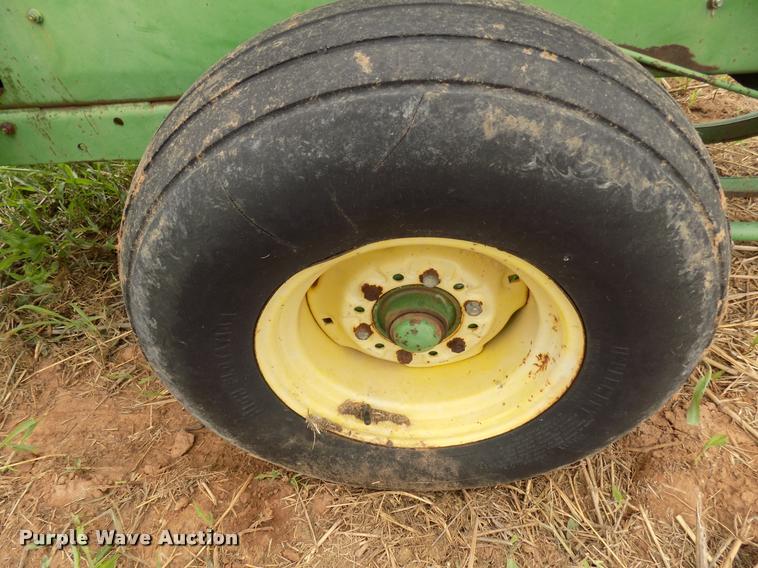 image for item DA6090 1985 John Deere 347 small square baler