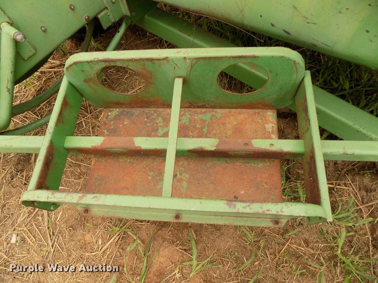 image for item DA6090 1985 John Deere 347 small square baler