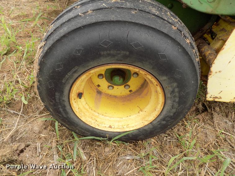 image for item DA6090 1985 John Deere 347 small square baler