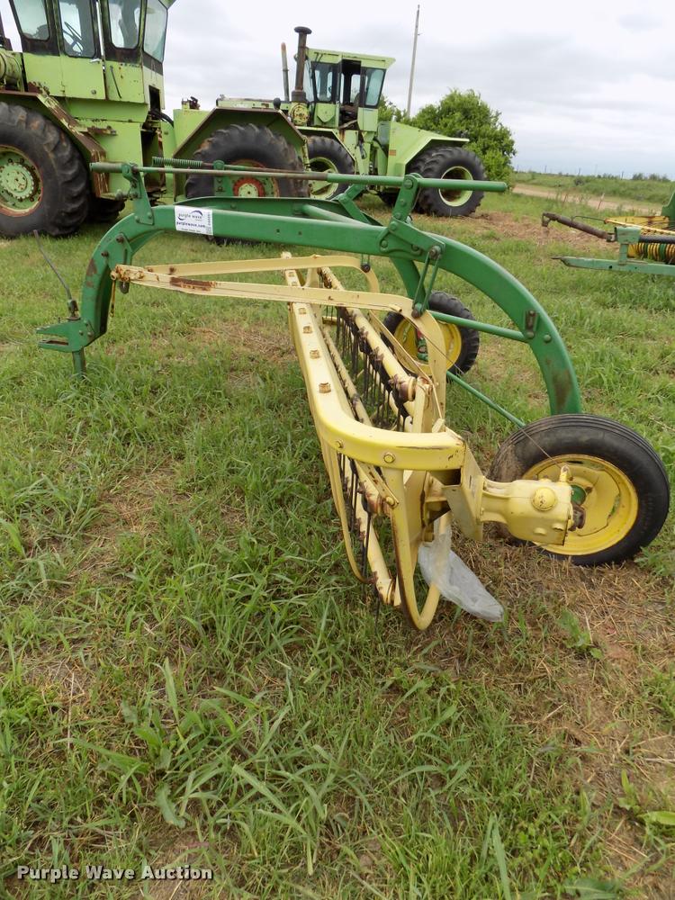 image for item DA6091 New Holland 256 hay rake