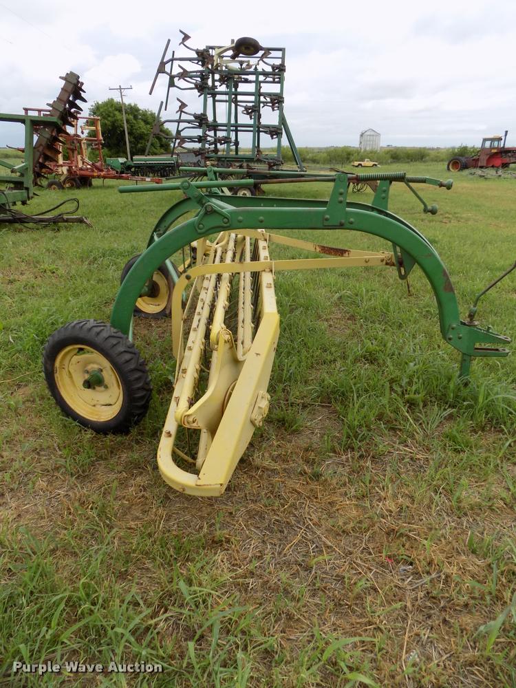 image for item DA6091 New Holland 256 hay rake