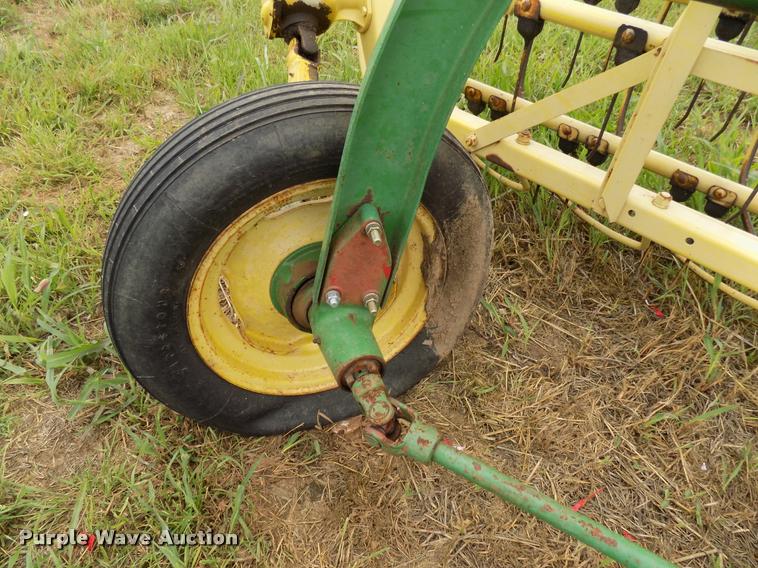 image for item DA6091 New Holland 256 hay rake