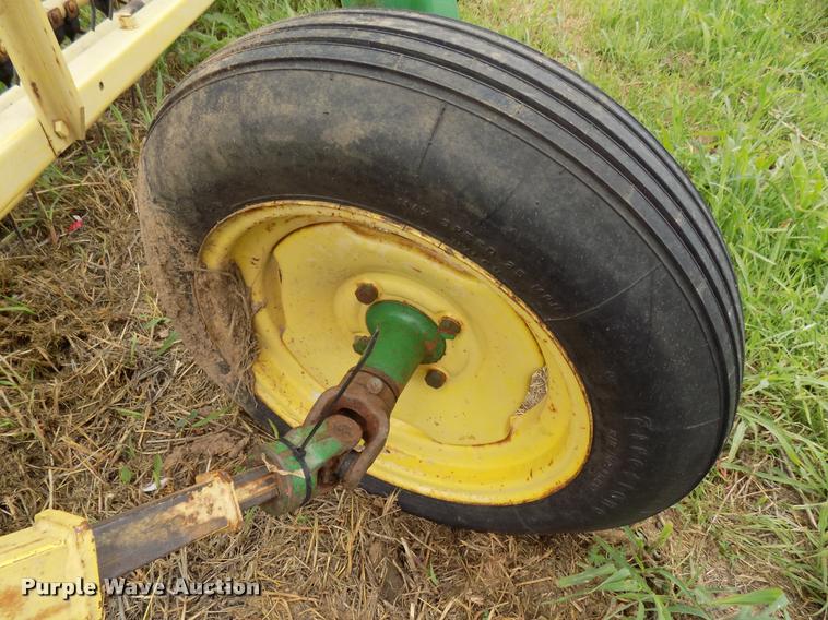 image for item DA6091 New Holland 256 hay rake