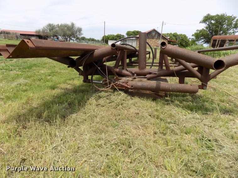 image for item DA6103 (2) Hydro bale carriers