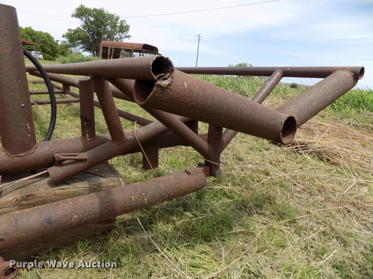 image for item DA6103 (2) Hydro bale carriers