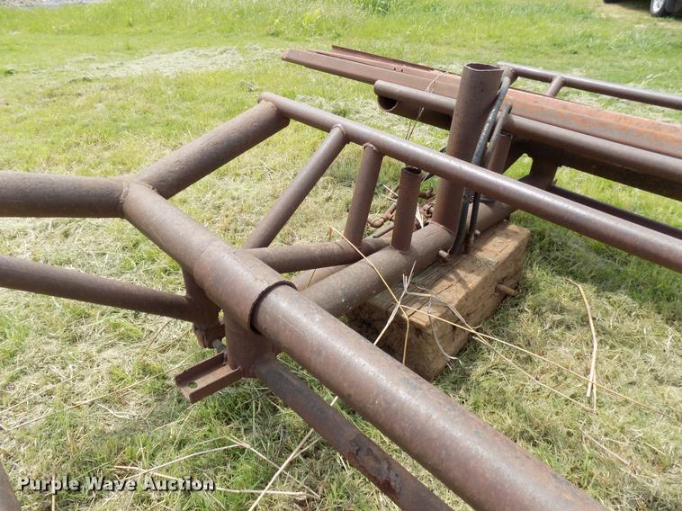 image for item DA6103 (2) Hydro bale carriers