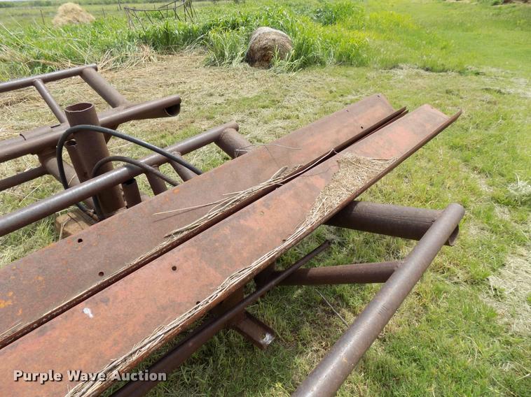 image for item DA6103 (2) Hydro bale carriers