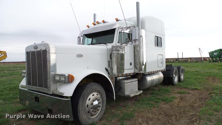 image for item DA6114 2000 Peterbilt 379 semi truck