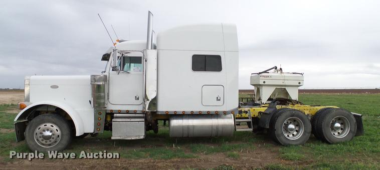 image for item DA6114 2000 Peterbilt 379 semi truck