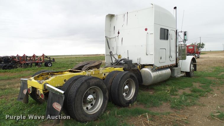 image for item DA6114 2000 Peterbilt 379 semi truck