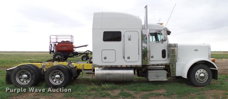 image for item DA6114 2000 Peterbilt 379 semi truck