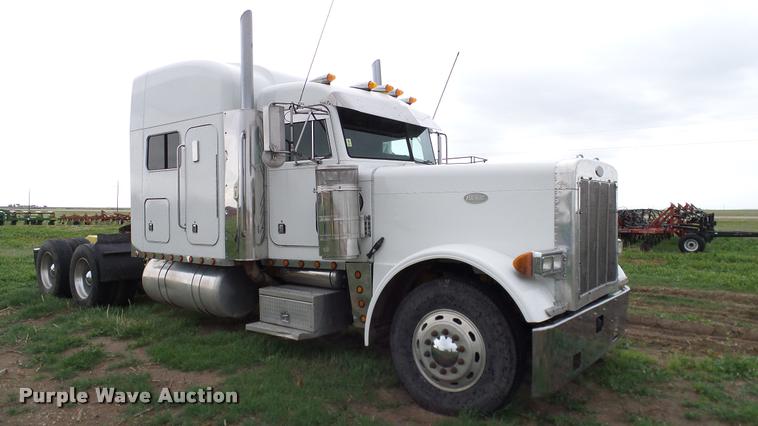 image for item DA6114 2000 Peterbilt 379 semi truck