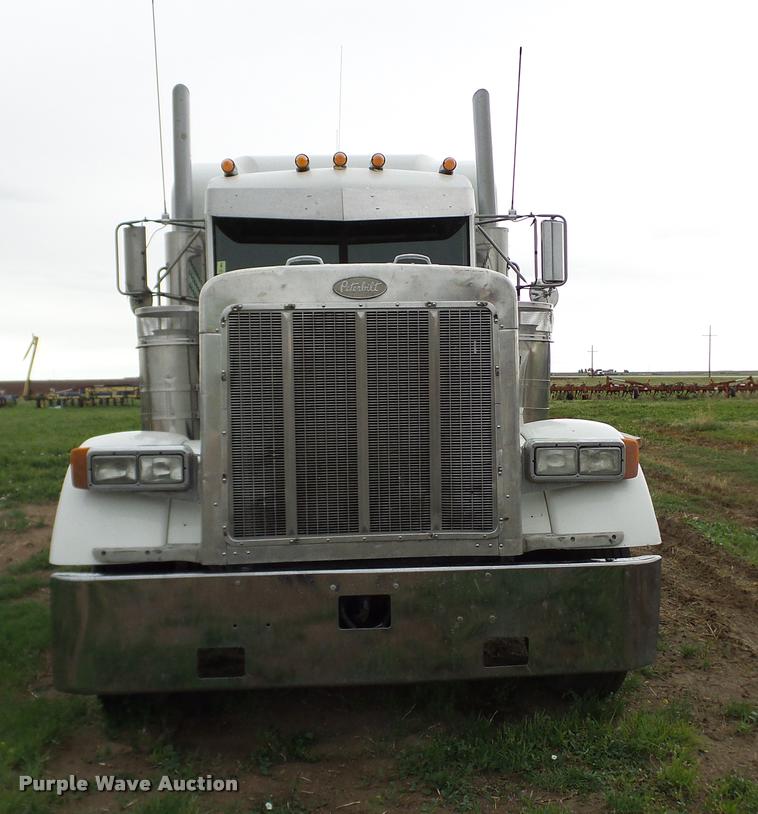 image for item DA6114 2000 Peterbilt 379 semi truck