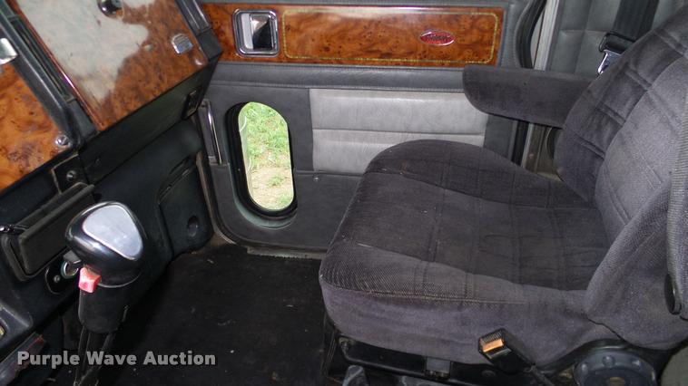 image for item DA6114 2000 Peterbilt 379 semi truck