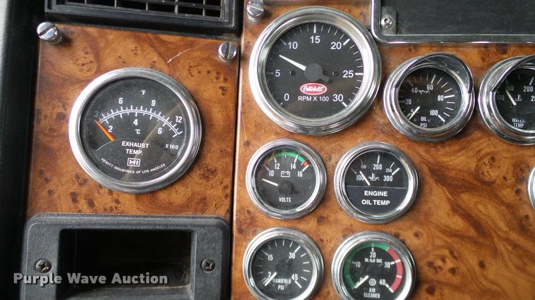 image for item DA6114 2000 Peterbilt 379 semi truck