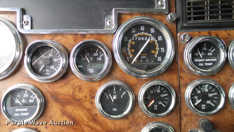 image for item DA6114 2000 Peterbilt 379 semi truck