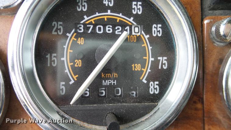 image for item DA6114 2000 Peterbilt 379 semi truck