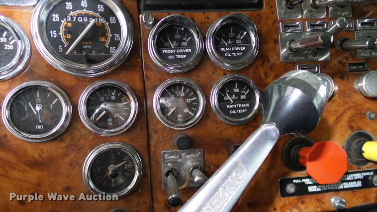 image for item DA6114 2000 Peterbilt 379 semi truck