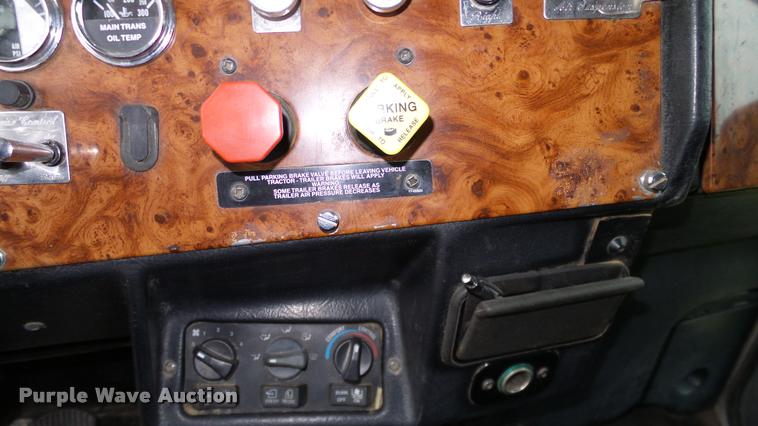 image for item DA6114 2000 Peterbilt 379 semi truck