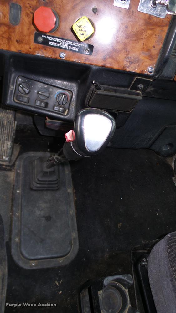 image for item DA6114 2000 Peterbilt 379 semi truck