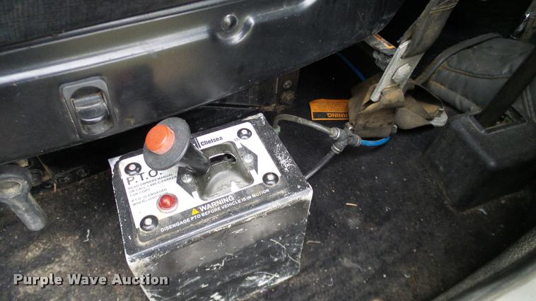 image for item DA6114 2000 Peterbilt 379 semi truck