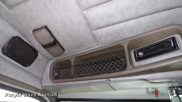 image for item DA6114 2000 Peterbilt 379 semi truck