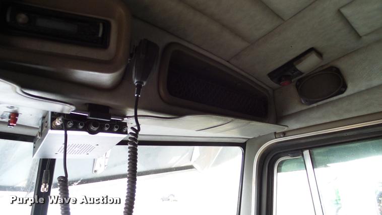 image for item DA6114 2000 Peterbilt 379 semi truck