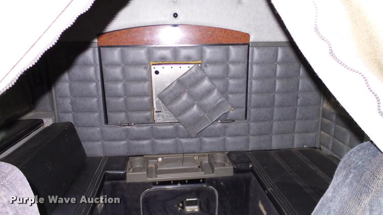 image for item DA6114 2000 Peterbilt 379 semi truck