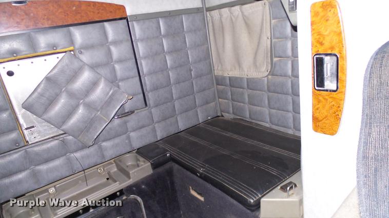 image for item DA6114 2000 Peterbilt 379 semi truck