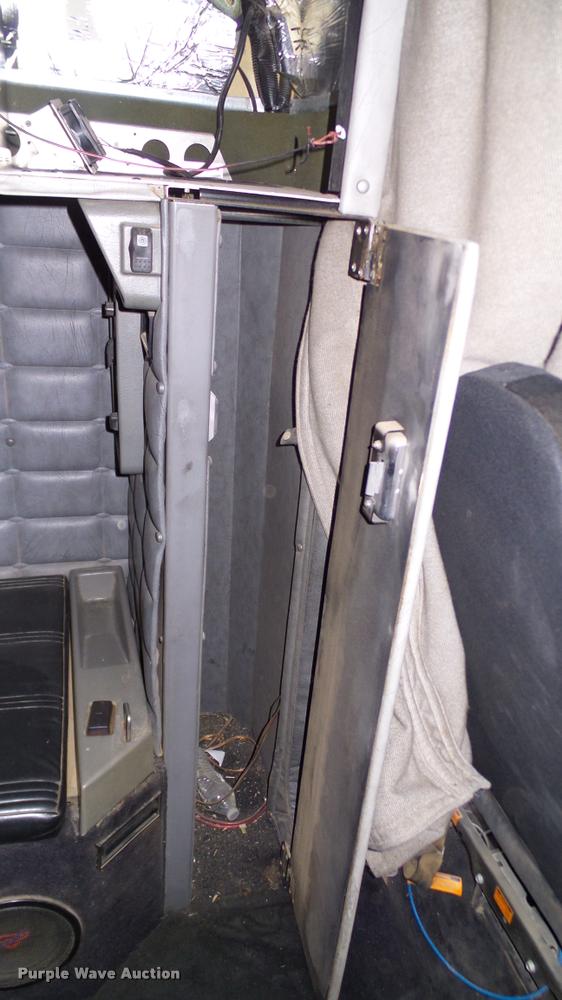 image for item DA6114 2000 Peterbilt 379 semi truck