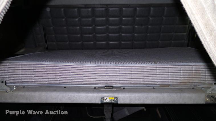 image for item DA6114 2000 Peterbilt 379 semi truck