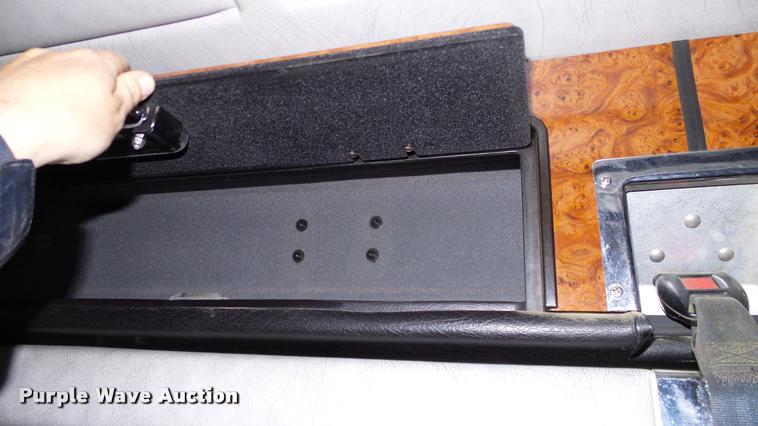 image for item DA6114 2000 Peterbilt 379 semi truck