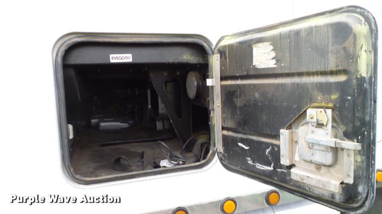 image for item DA6114 2000 Peterbilt 379 semi truck