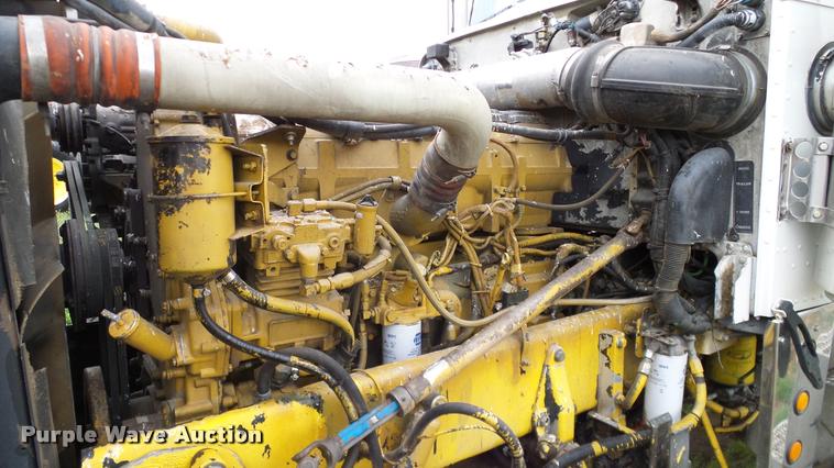 image for item DA6114 2000 Peterbilt 379 semi truck