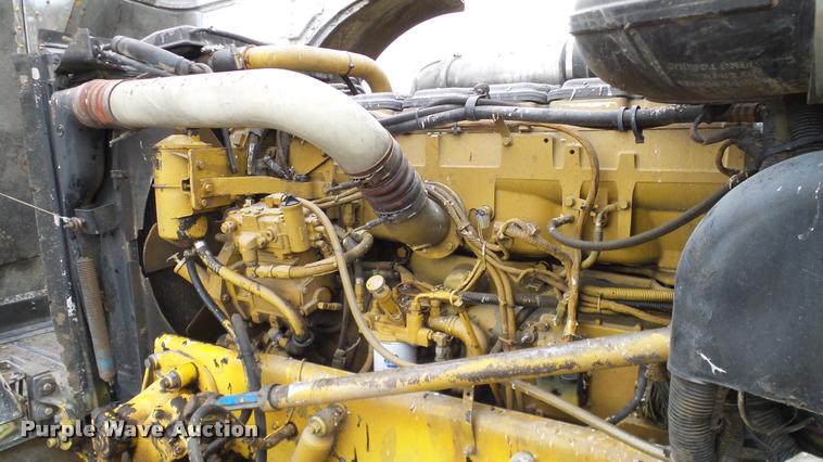 image for item DA6114 2000 Peterbilt 379 semi truck