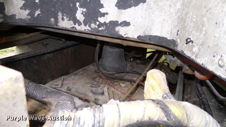 image for item DA6114 2000 Peterbilt 379 semi truck