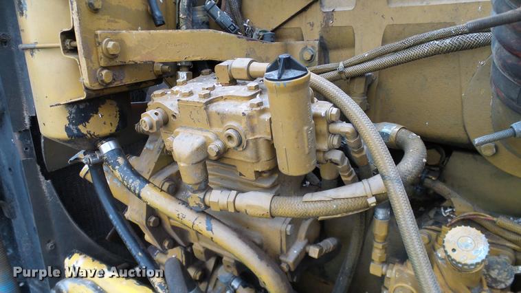 image for item DA6114 2000 Peterbilt 379 semi truck