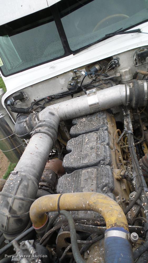image for item DA6114 2000 Peterbilt 379 semi truck
