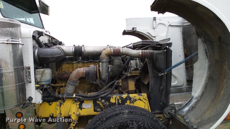 image for item DA6114 2000 Peterbilt 379 semi truck