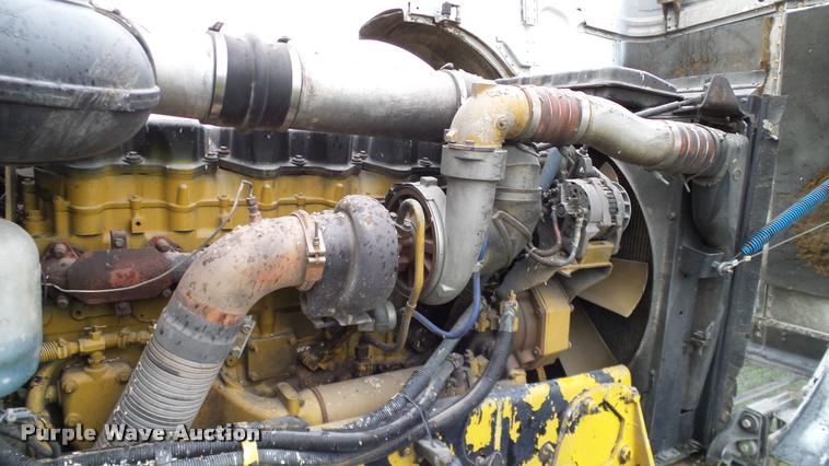 image for item DA6114 2000 Peterbilt 379 semi truck