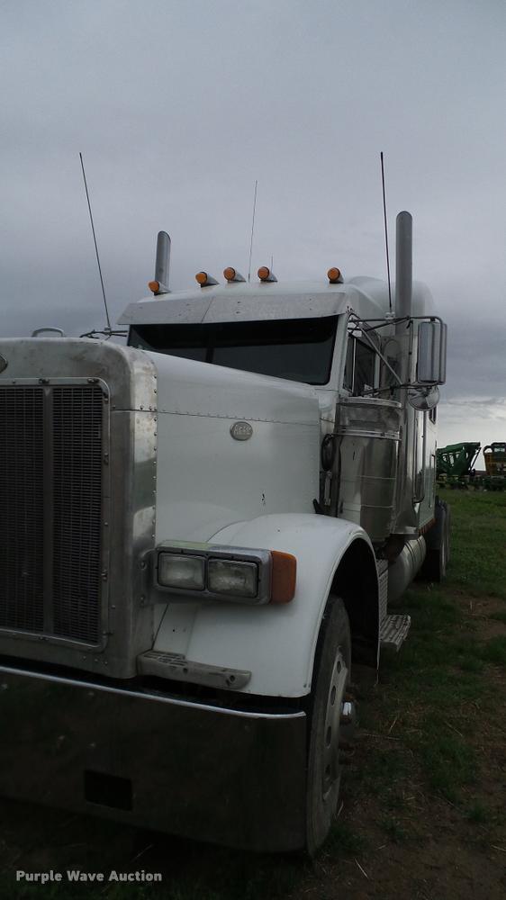 image for item DA6114 2000 Peterbilt 379 semi truck